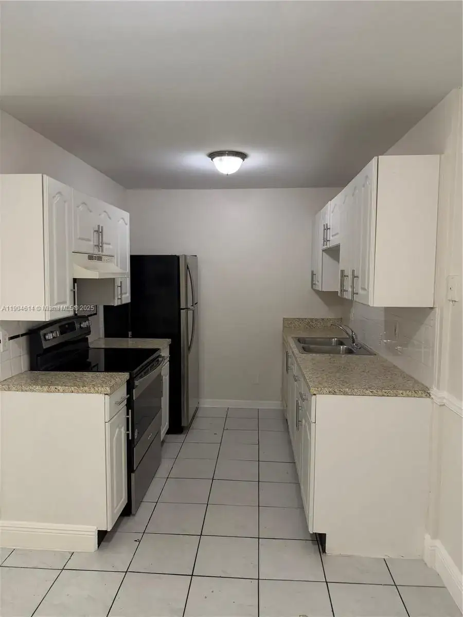 1 bedroom 1 bath Residential Lease for rent at 10370 SW 220th St # 118, Cutler Bay FL 33190