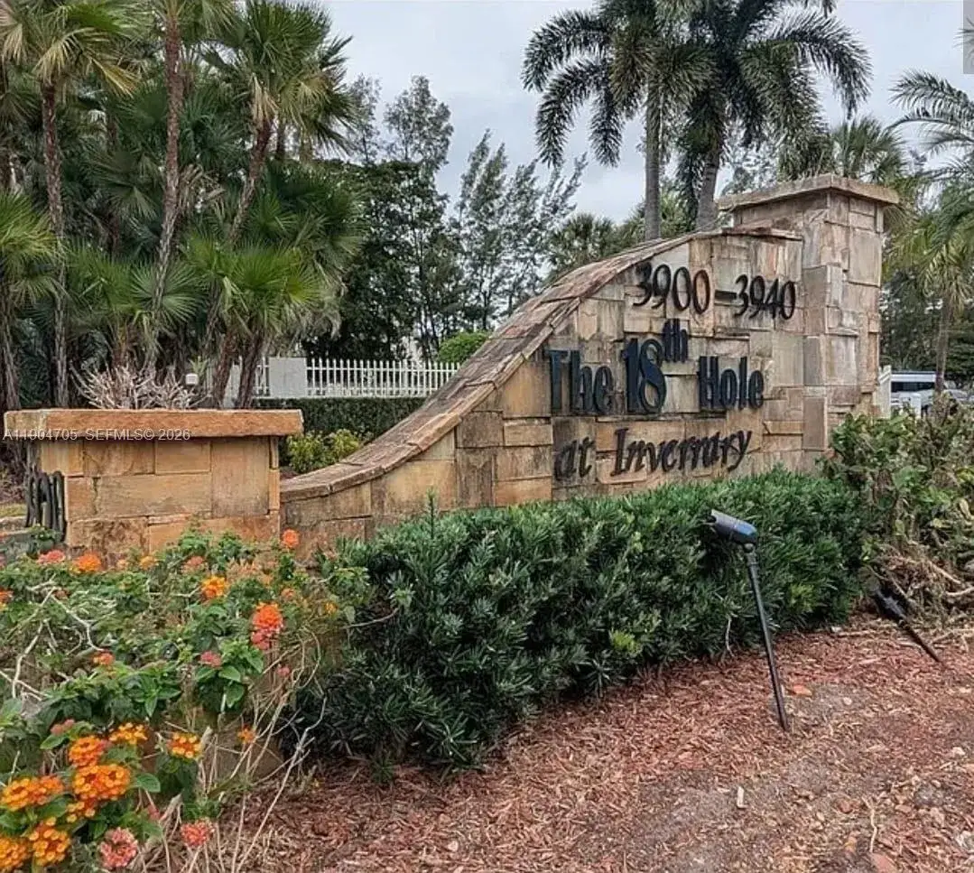 2 bedroom 2 bath Residential for sale at 3910 Inverrary Blvd # B, Lauderhill FL 33319