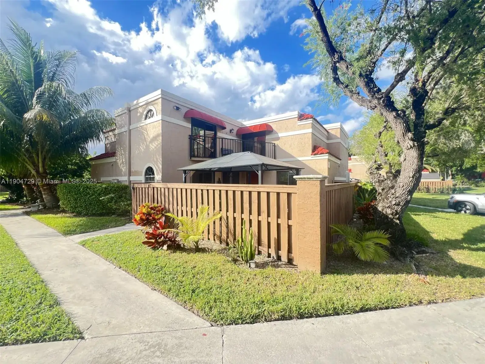 3 bedroom 3 bath Residential for sale at 8116 Severn Dr # C, Boca Raton FL 33433