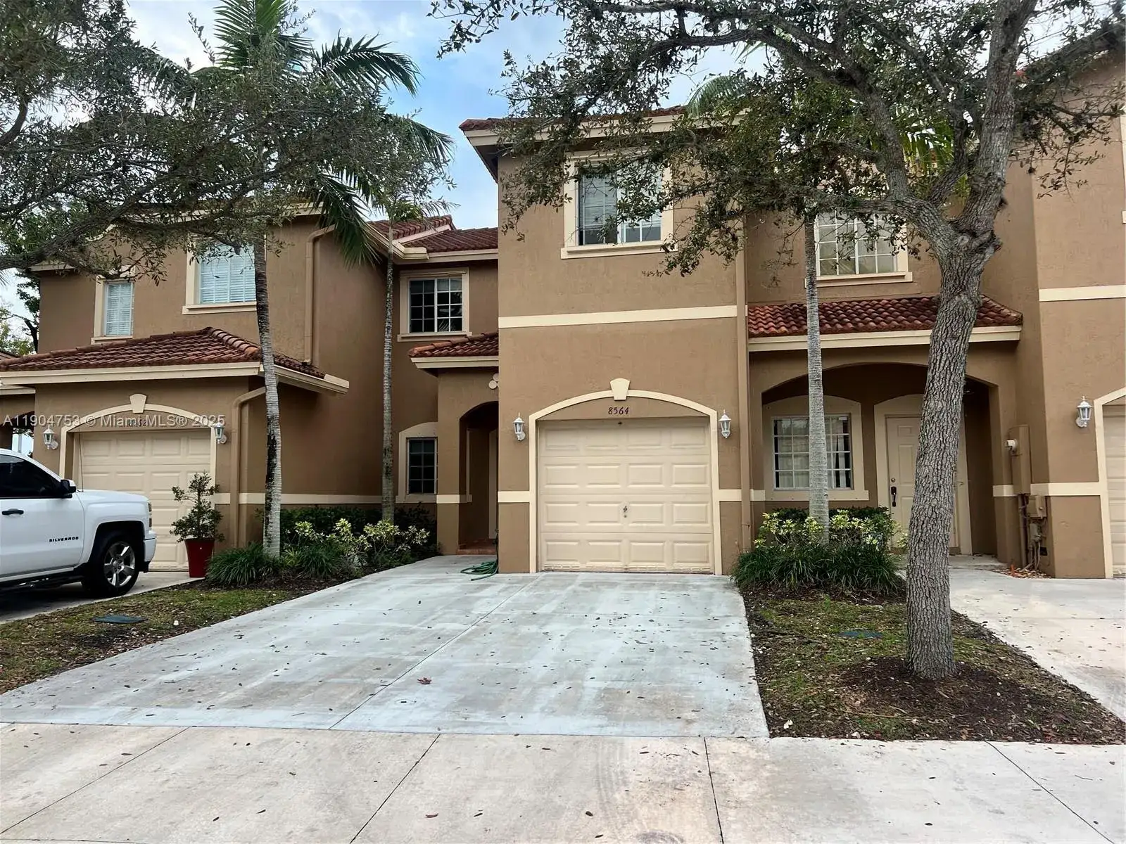 3 bedroom 2 bath Residential for sale at 8564 SW 214th Way, Cutler Bay FL 33189