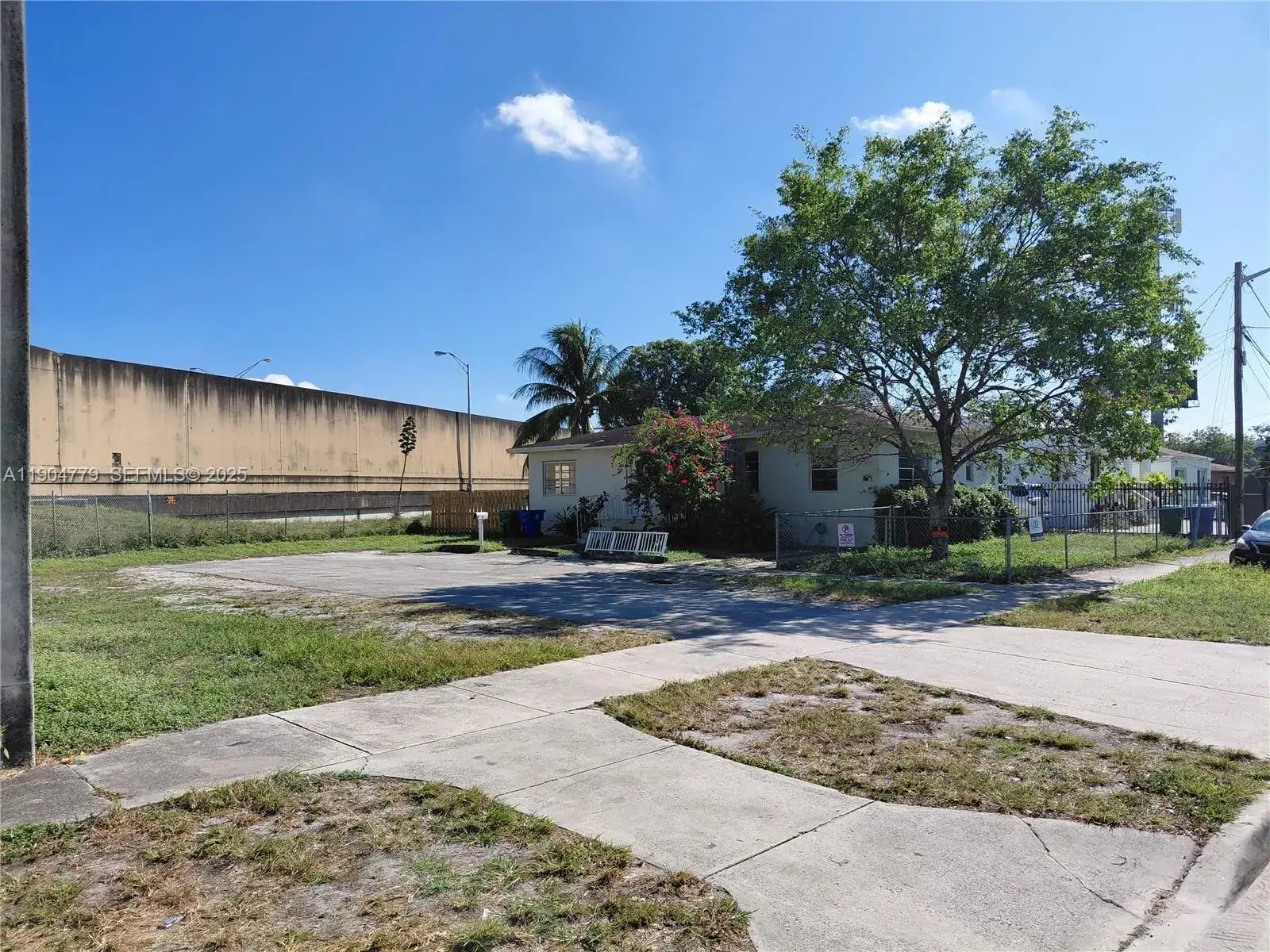 Commercial Sale for sale at 640 - 642 NW 77th St, Miami FL 33150