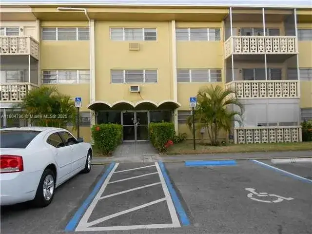 2 bedroom 2 bath Residential for sale at 460 NE 169th St, North Miami Beach FL 33162