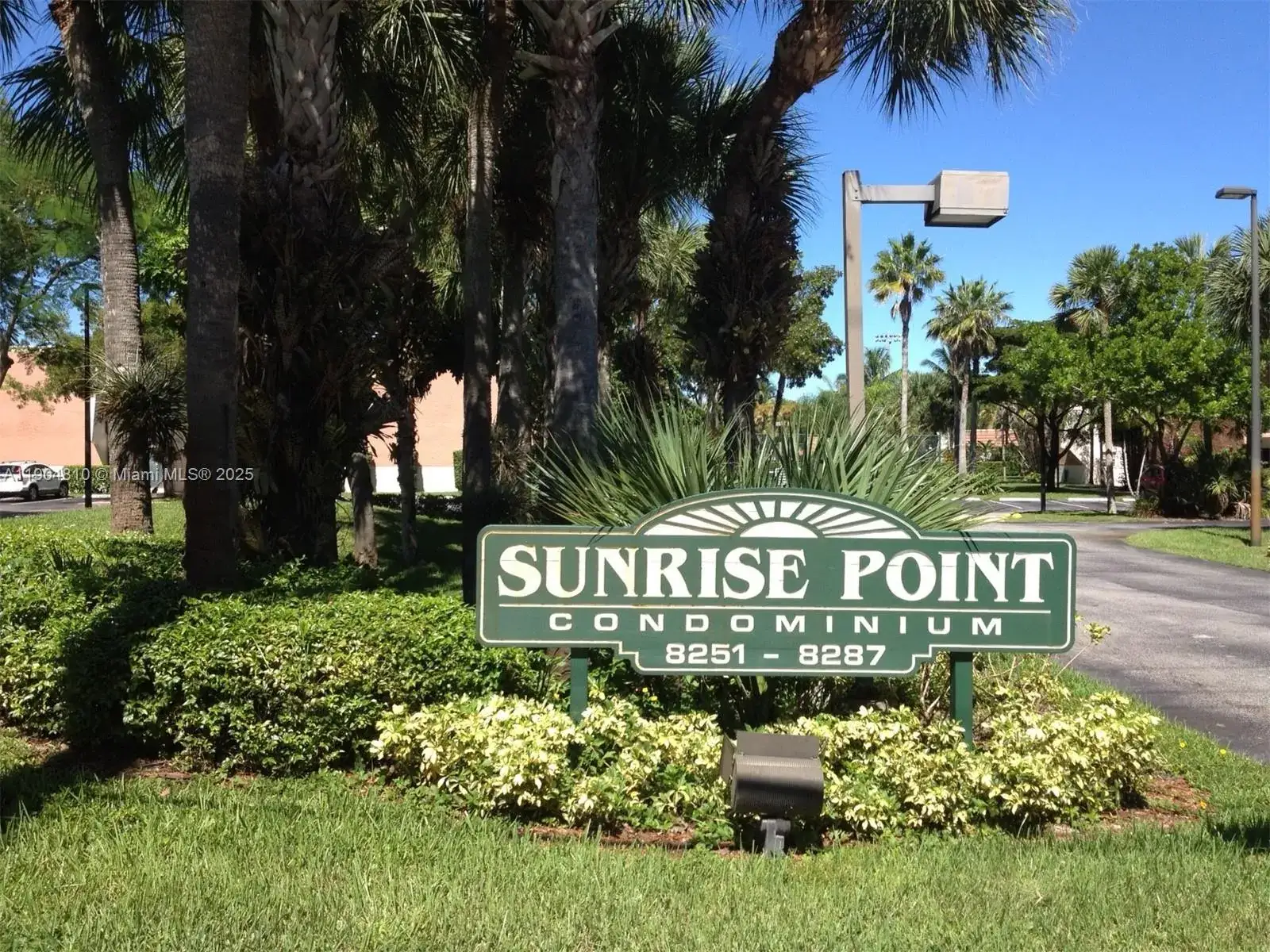 1 bedroom 1 bath Residential Lease for rent at 8281 SW 128th St # 1, Pinecrest FL 33156