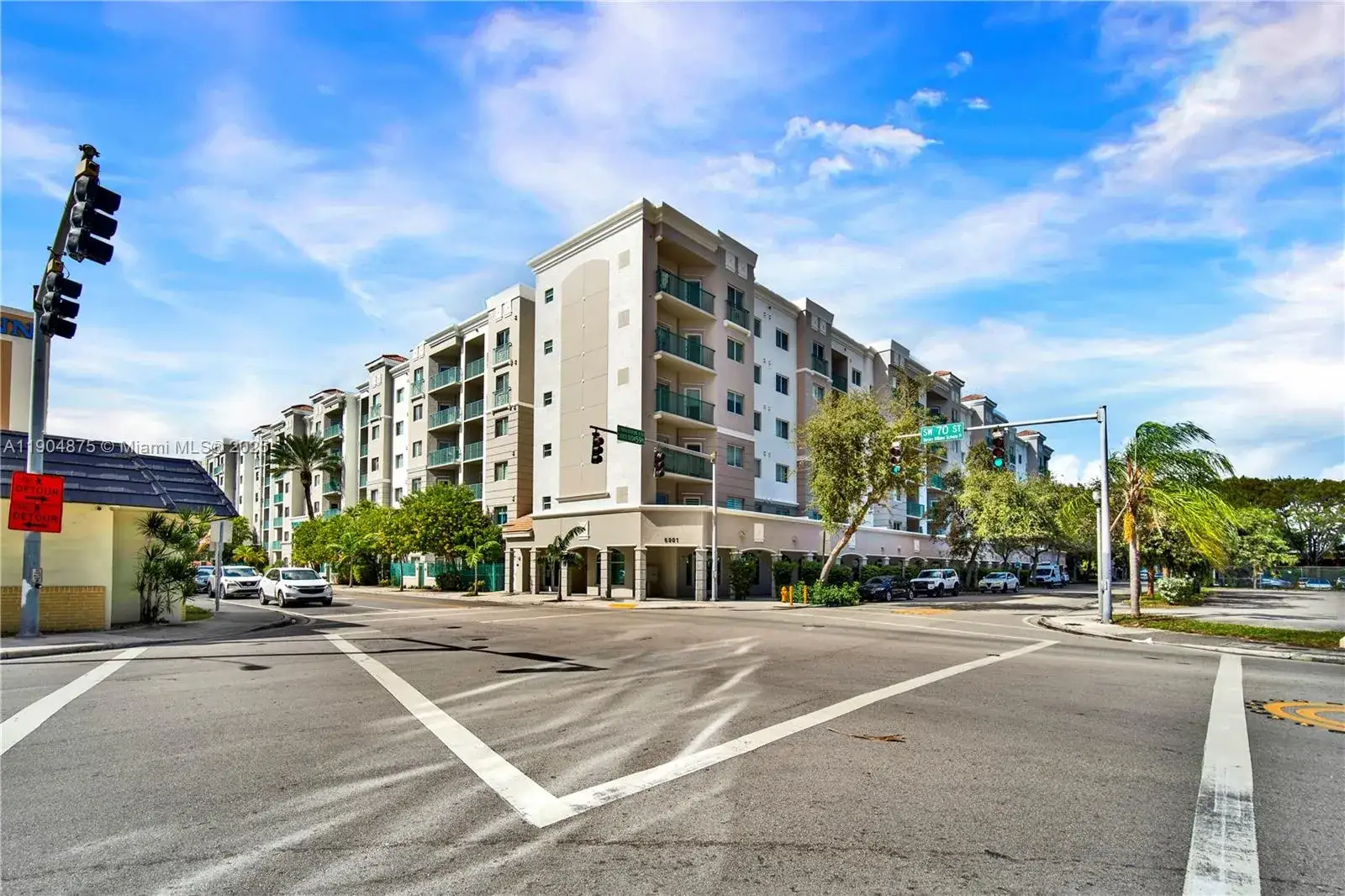2 bedroom 2 bath Residential for sale at 6001 SW 70th St # 542, South Miami FL 33143
