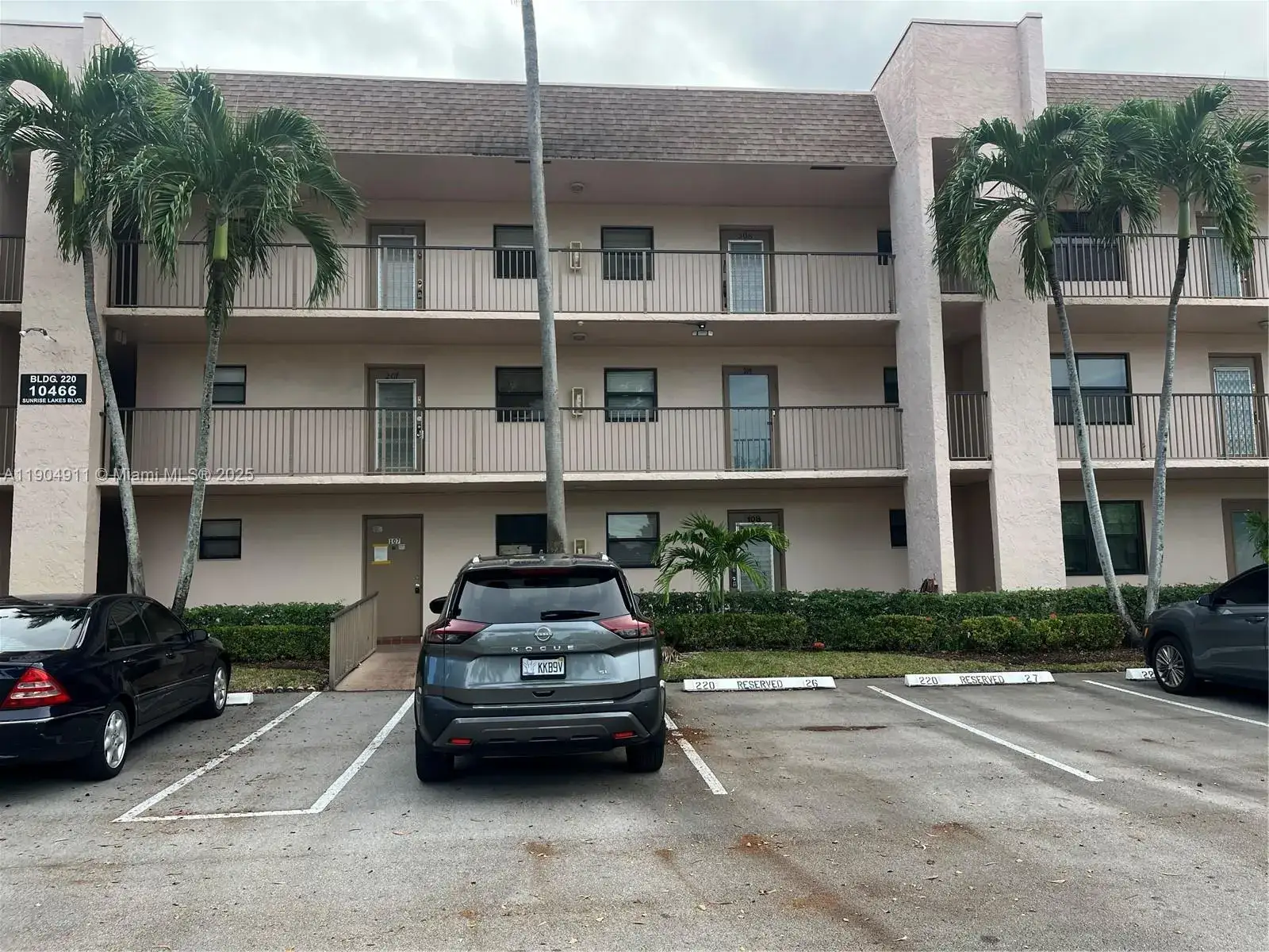 1 bedroom 1 bath Residential for sale at 10466 Sunrise Lakes Blvd # 108, Sunrise FL 33322