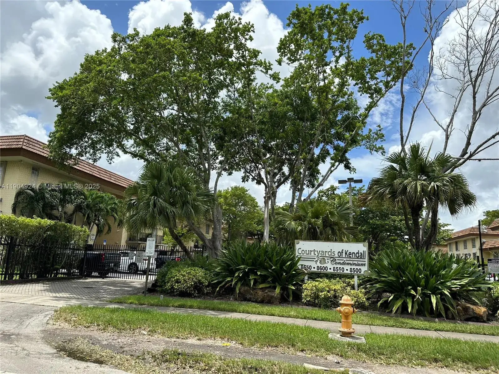 1 bedroom 1 bath Residential for sale at 8600 SW 109th Ave # 211, Miami FL 33173