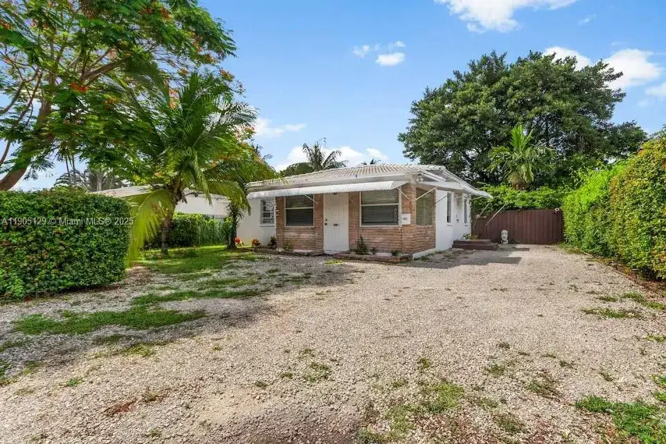 2 bedroom 1 bath Residential for sale at 402 NW 102nd St, Miami FL 33150