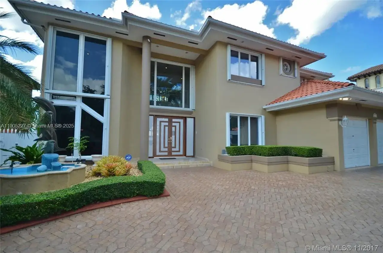 5 bedroom 4 bath Residential for sale at 16232 NW 79th Ave, Miami Lakes FL 33016