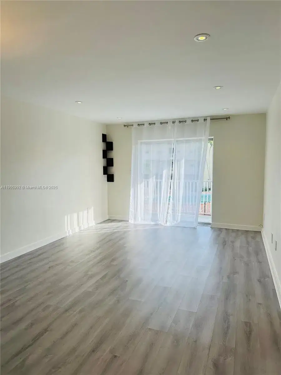 1 bedroom 1 bath Residential Lease for rent at 7505 SW 82nd St # 211, Miami FL 33143