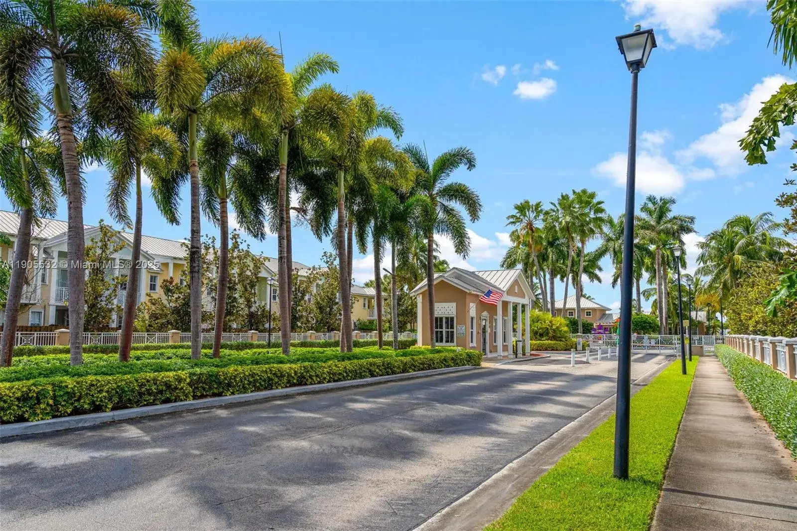 3 bedroom 3 bath Residential for sale at 10760 NW 74th Ln, Doral FL 33178