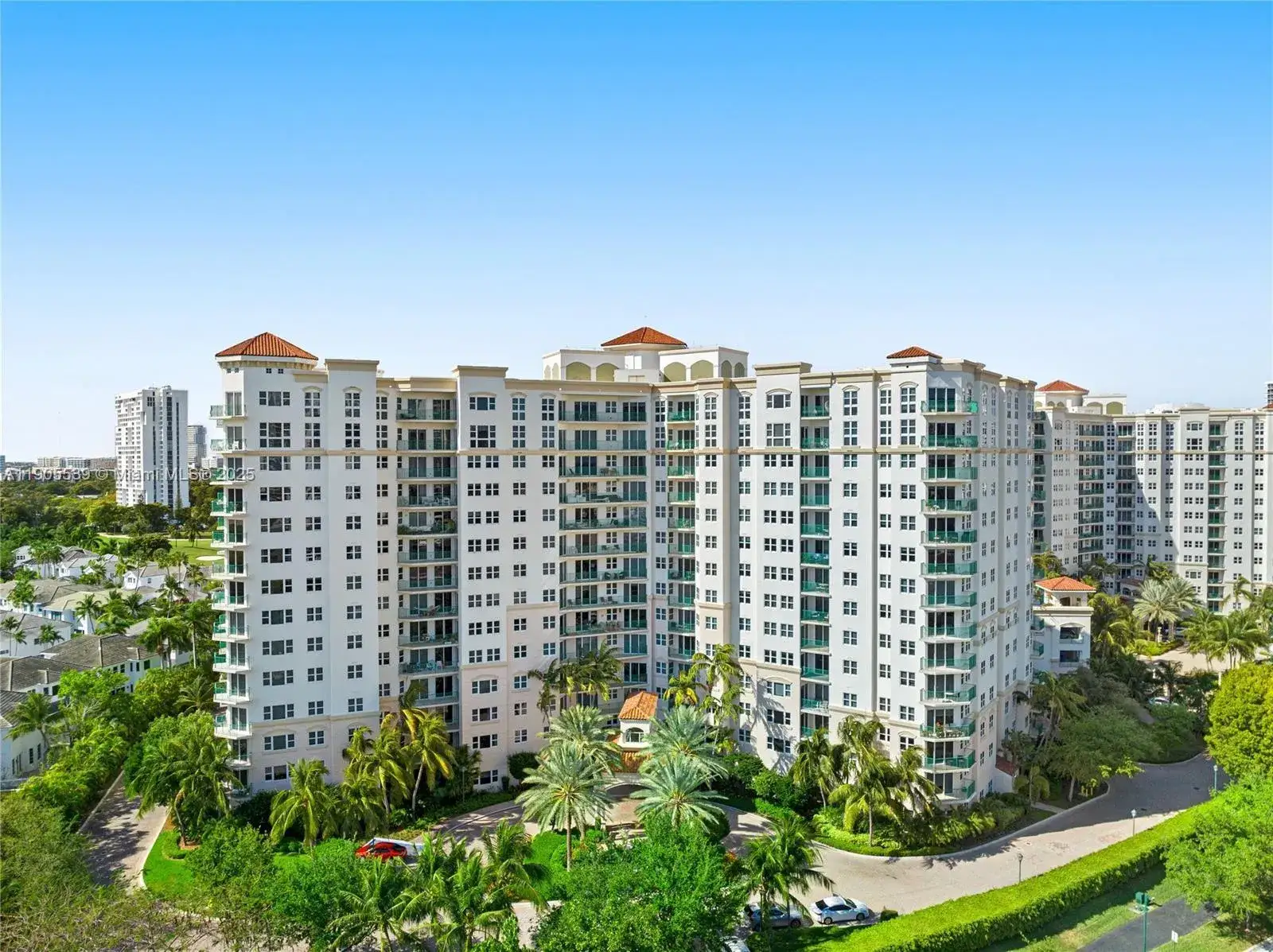 1 bedroom 1 bath Residential for sale at 19900 E Country Club Dr # 310, Aventura FL 33180