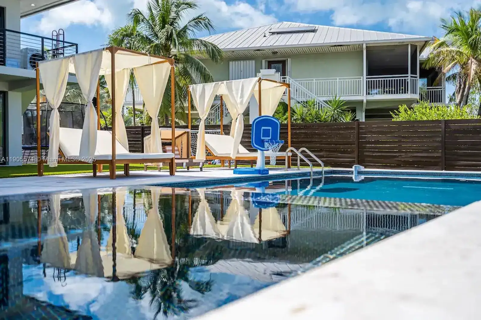 5 bedroom 5 bath Residential Lease for rent at 32 N Bounty Ln # 32, Key Largo FL 33037