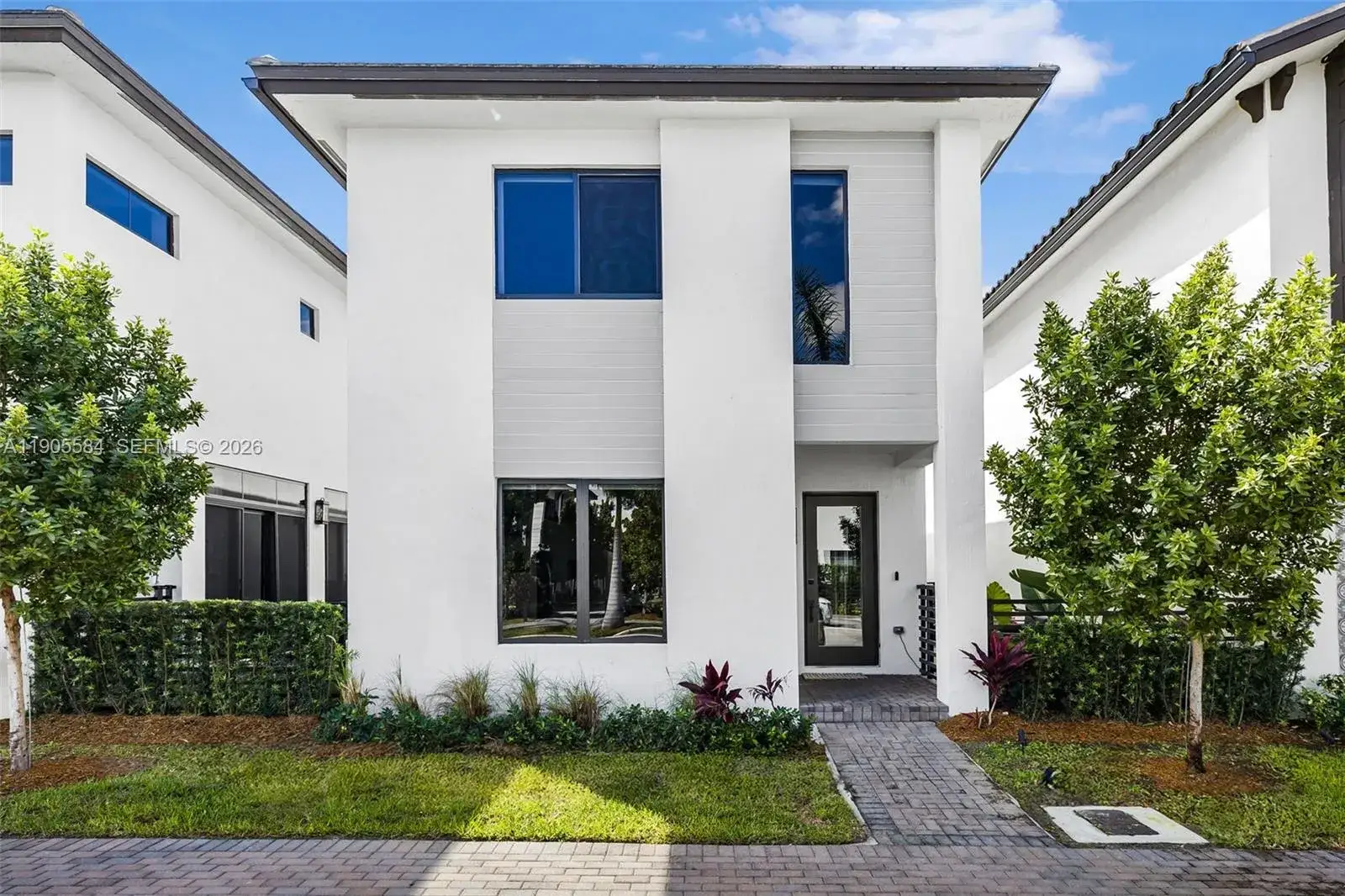 3 bedroom 2 bath Residential for sale at 8156 NW 43rd St, Doral FL 33166