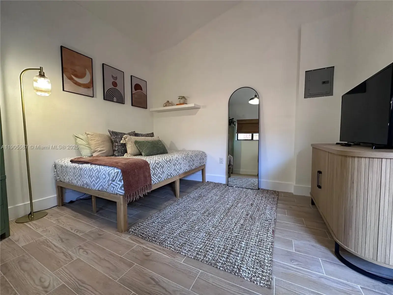 1 bath Residential Lease for rent at 52 NW 68th St # R, Miami FL 33150