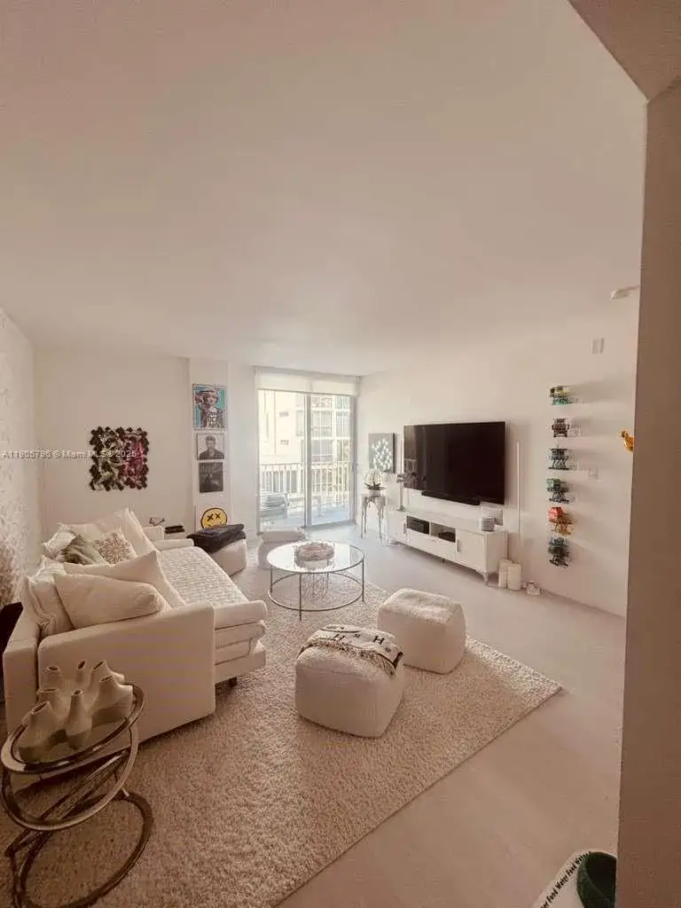 1 bedroom 1 bath Residential for sale at 2829 Indian Creek Dr # 608, Miami Beach FL 33140