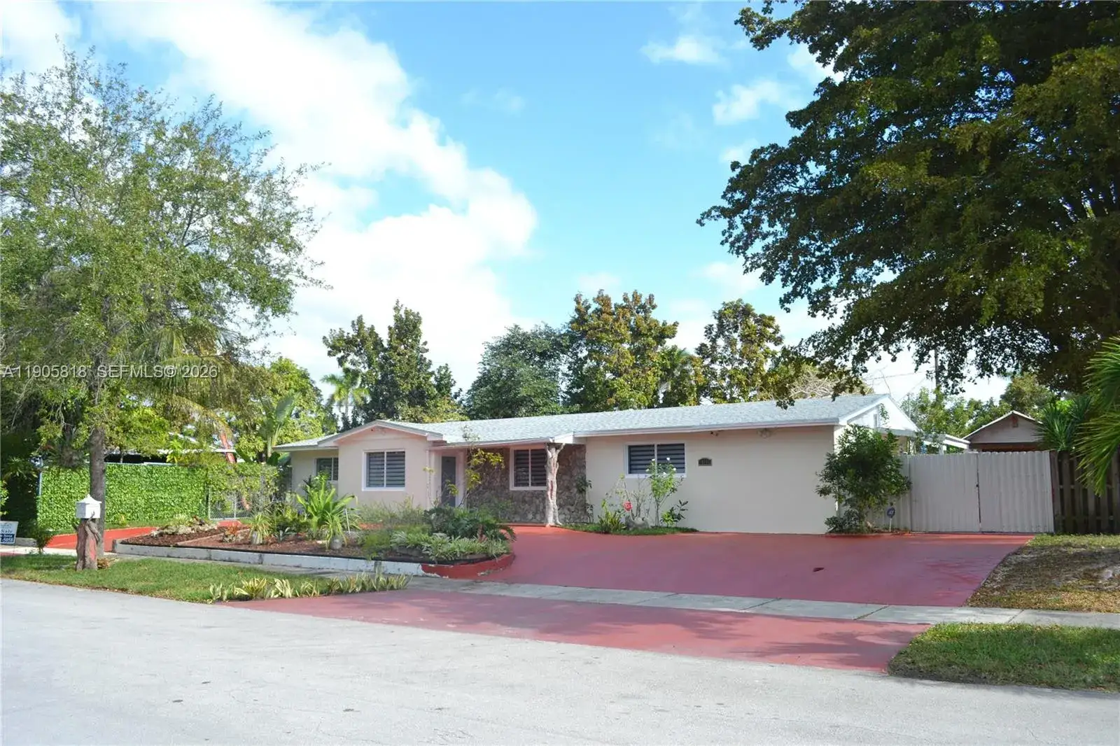 3 bedroom 2 bath Residential for sale at 19901 SW 92nd Ave, Cutler Bay FL 33157