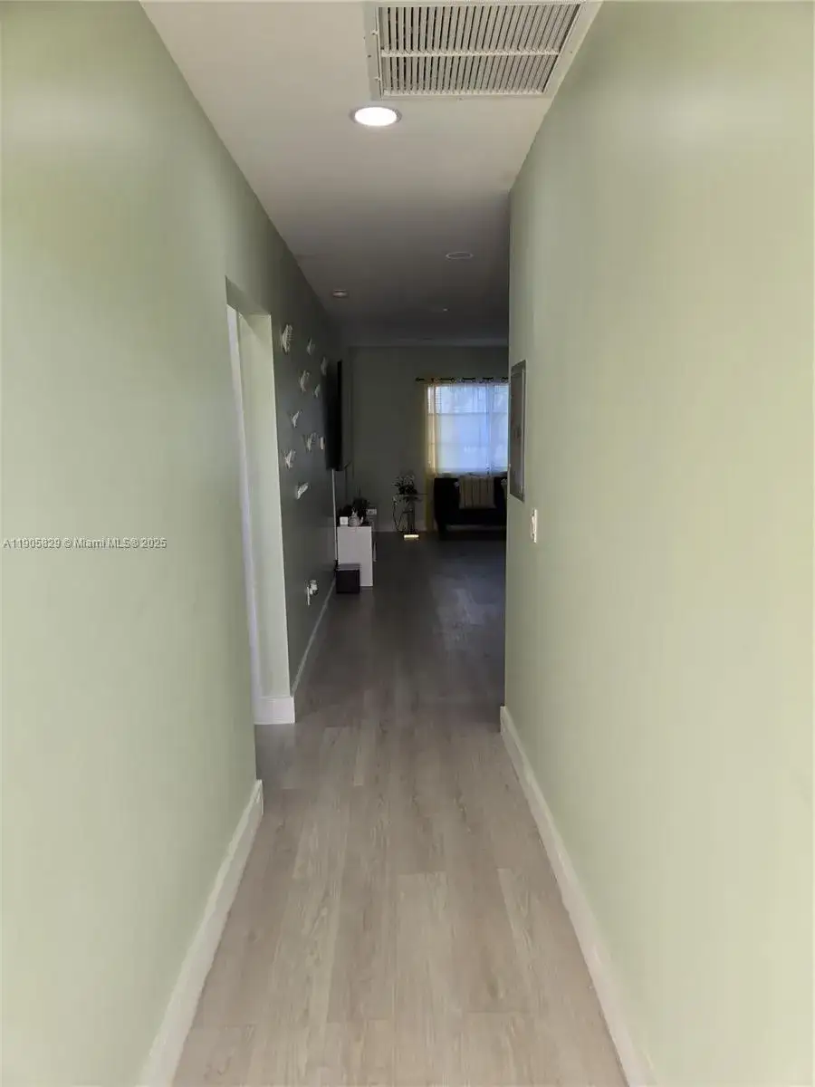 2 bedroom 1 bath Residential Lease for rent at 251 NE 187th St # 827, Miami FL 33179