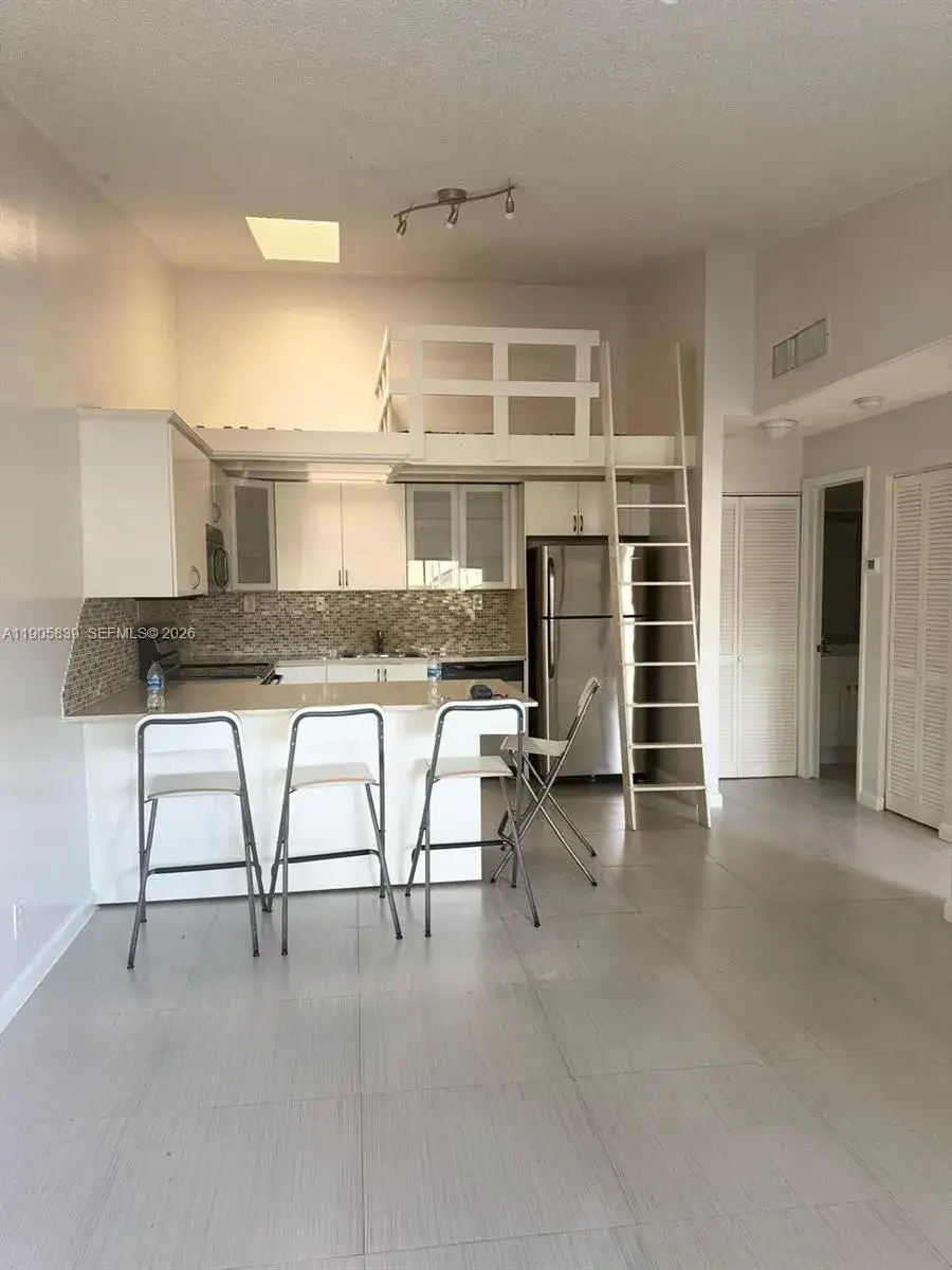 1 bedroom 1 bath Residential Lease for rent at 3637 NW 99th Ter # 9B, Sunrise FL 33351