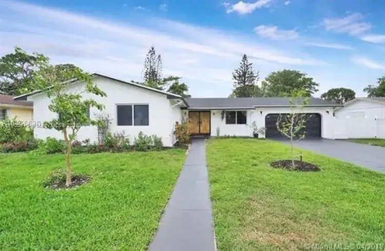 4 bedroom 2 bath Residential Lease for rent at 17000 NW 18th Ave, Miami Gardens FL 33056
