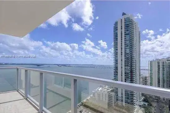 1 bedroom 1 bath Residential for sale at 1155 Brickell Bay Dr # 705, Miami FL 33131