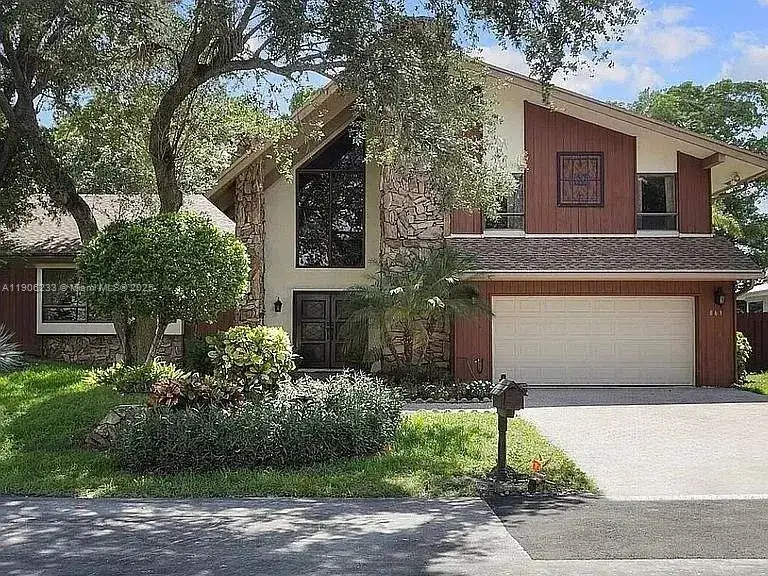 4 bedroom 2 bath Residential for sale at 863 W Coco Plum Cir, Plantation FL 33324