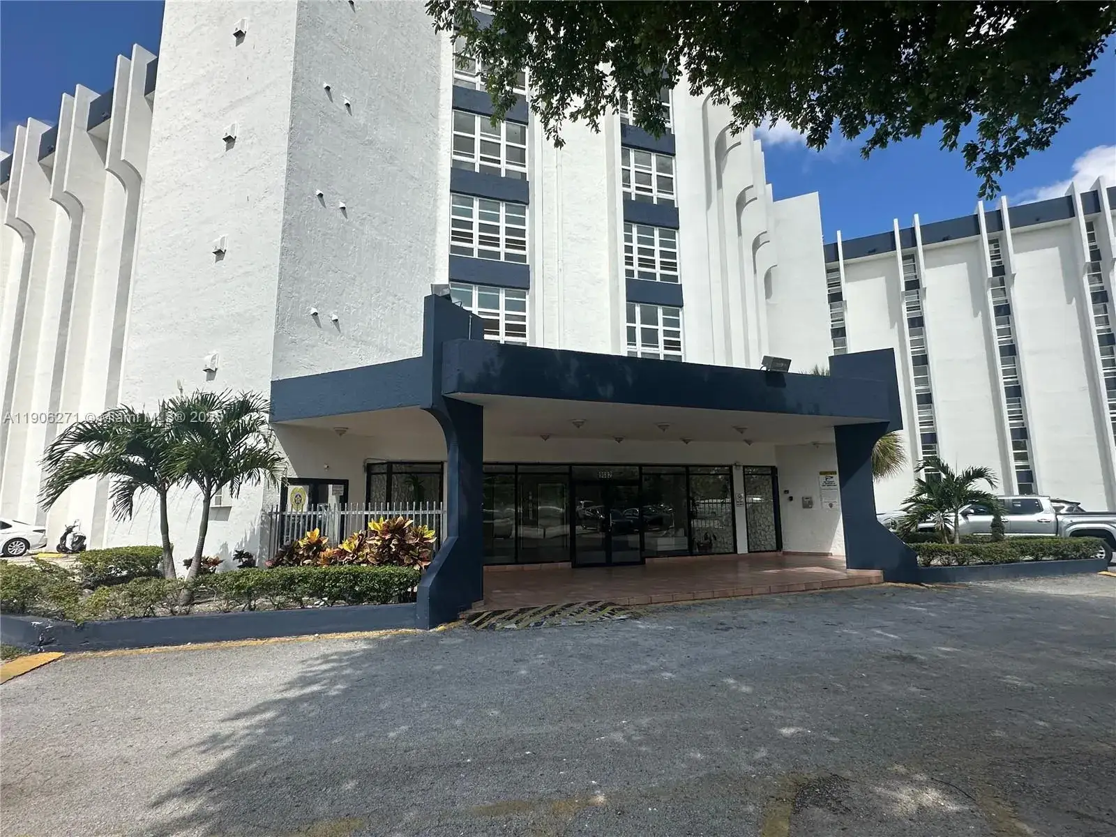 1 bedroom 1 bath Residential for sale at 9682 Fontainebleau Blvd # 114, Miami FL 33172