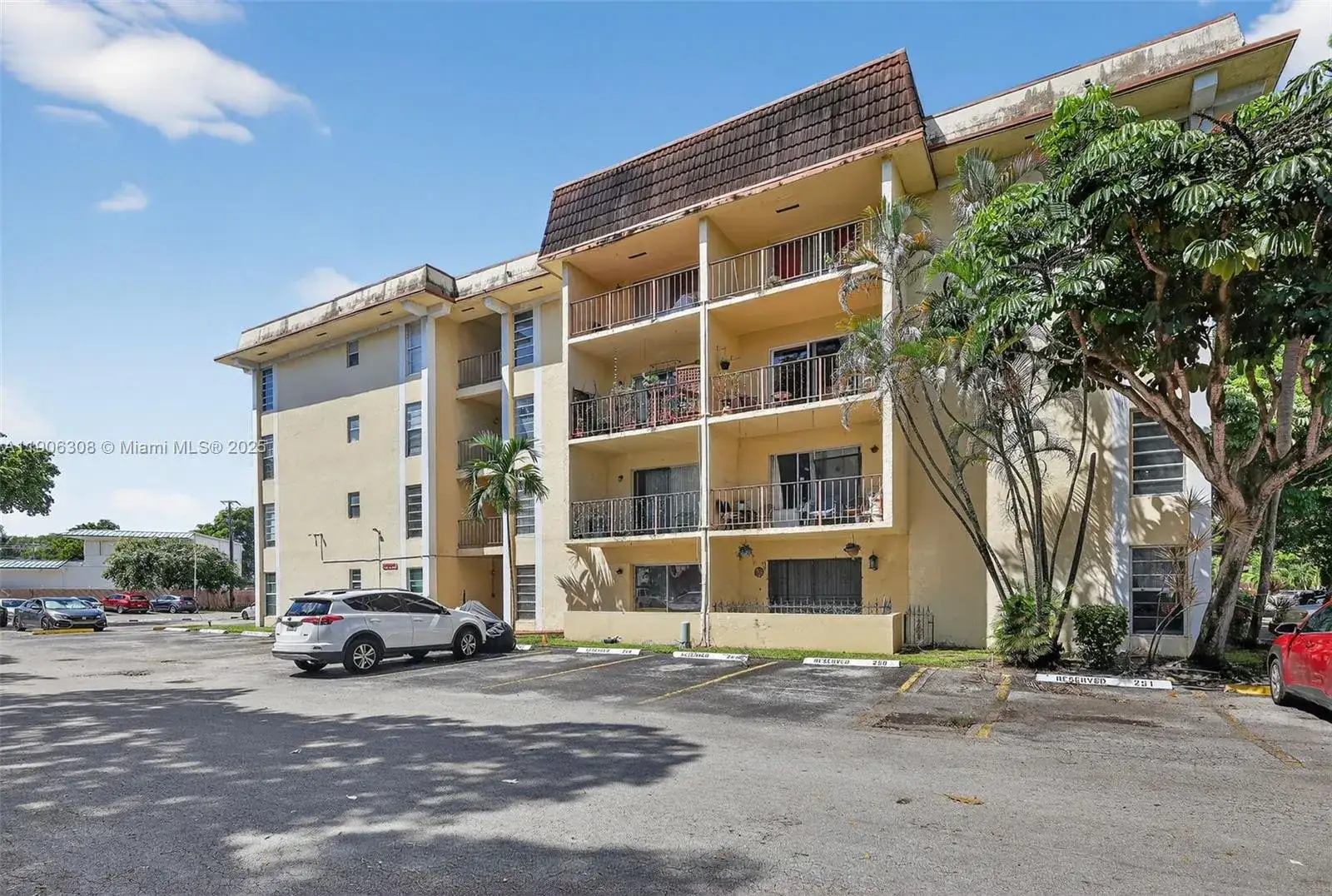 2 bedroom 2 bath Residential for sale at 11925 NE 2nd Ave # B105, North Miami FL 33161