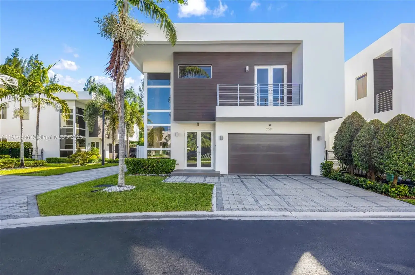 5 bedroom 5 bath Residential for sale at 7541 NW 97th Ct, Doral FL 33178