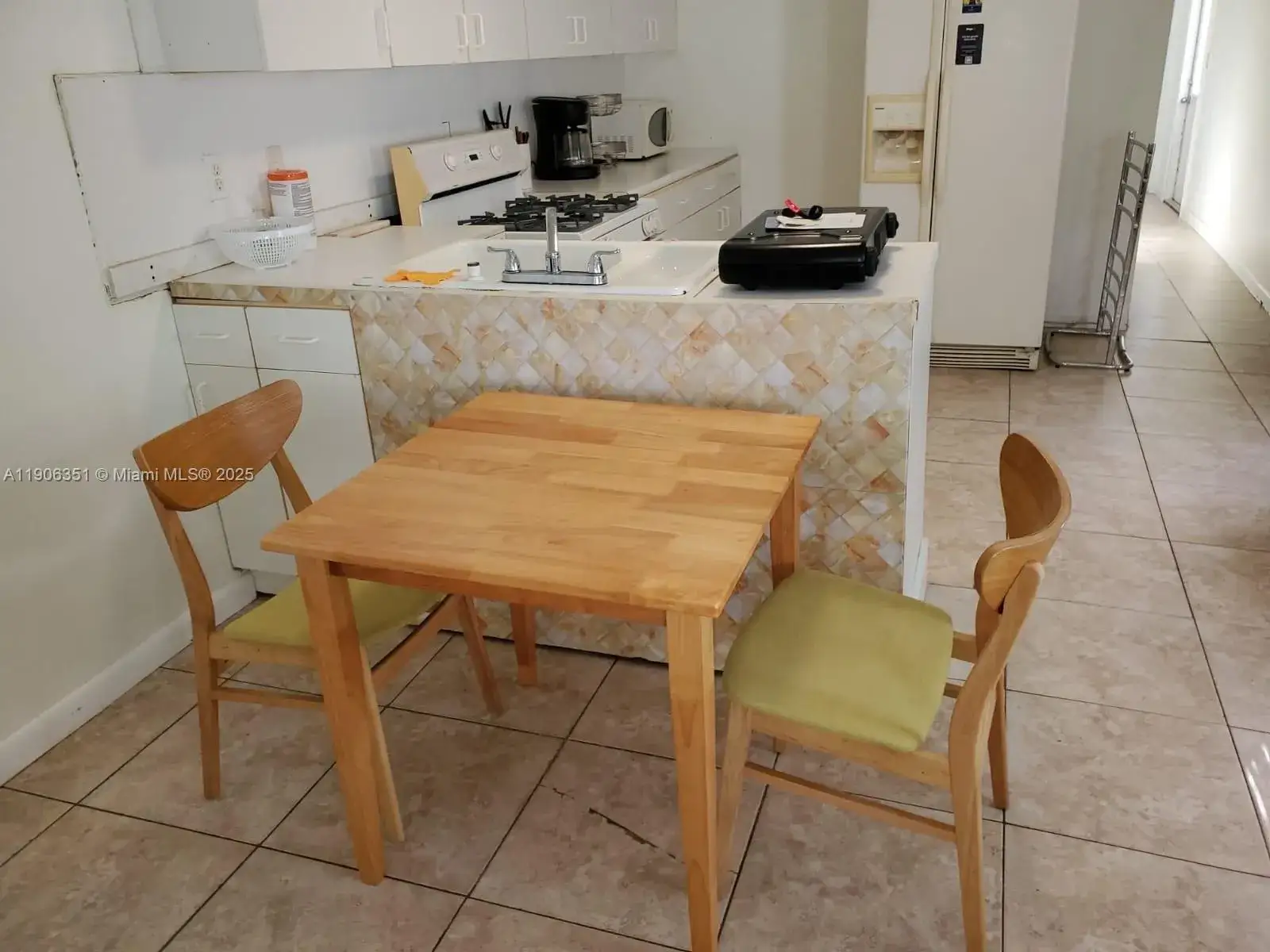 2 bedroom 1 bath Residential Lease for rent at 13101 SW 14 St # 1, Miami FL 33184