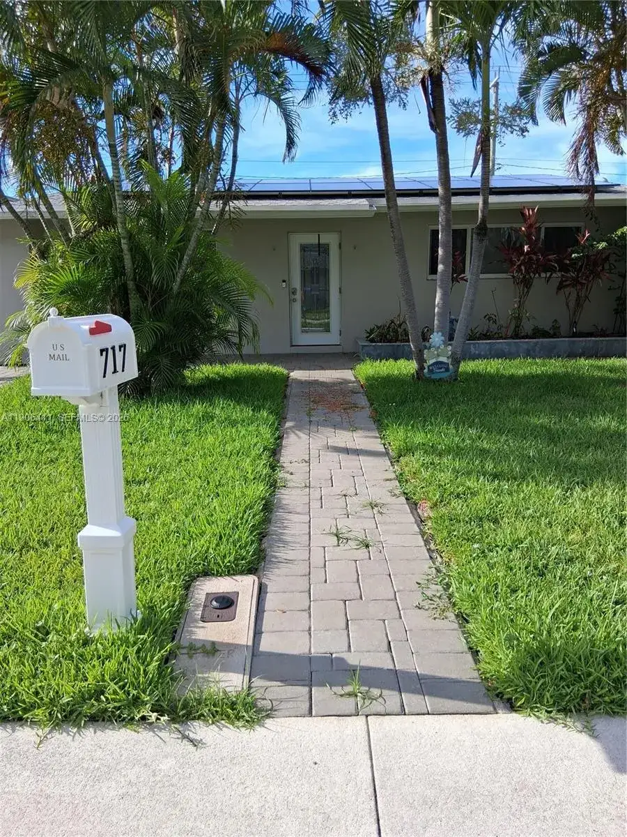 3 bedroom 2 bath Residential for sale at 717 SE 2nd St, Deerfield Beach FL 33441