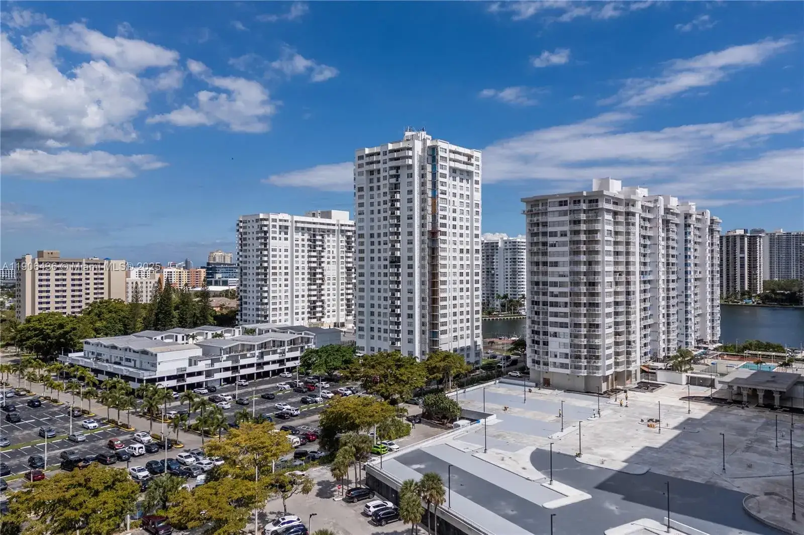 1 bedroom 1 bath Residential for sale at 2750 NE 183rd St # 2601, Aventura FL 33160