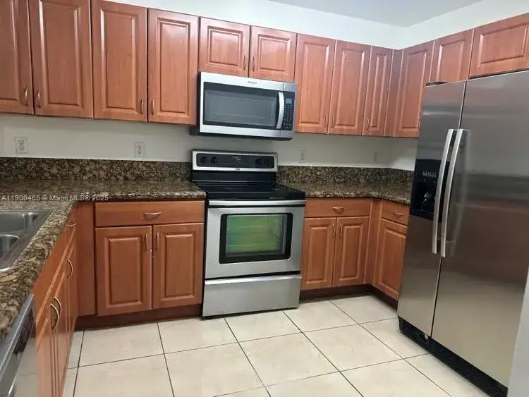 3 bedroom 2 bath Residential Lease for rent at 11002 NW 83rd St # 101, Doral FL 33178