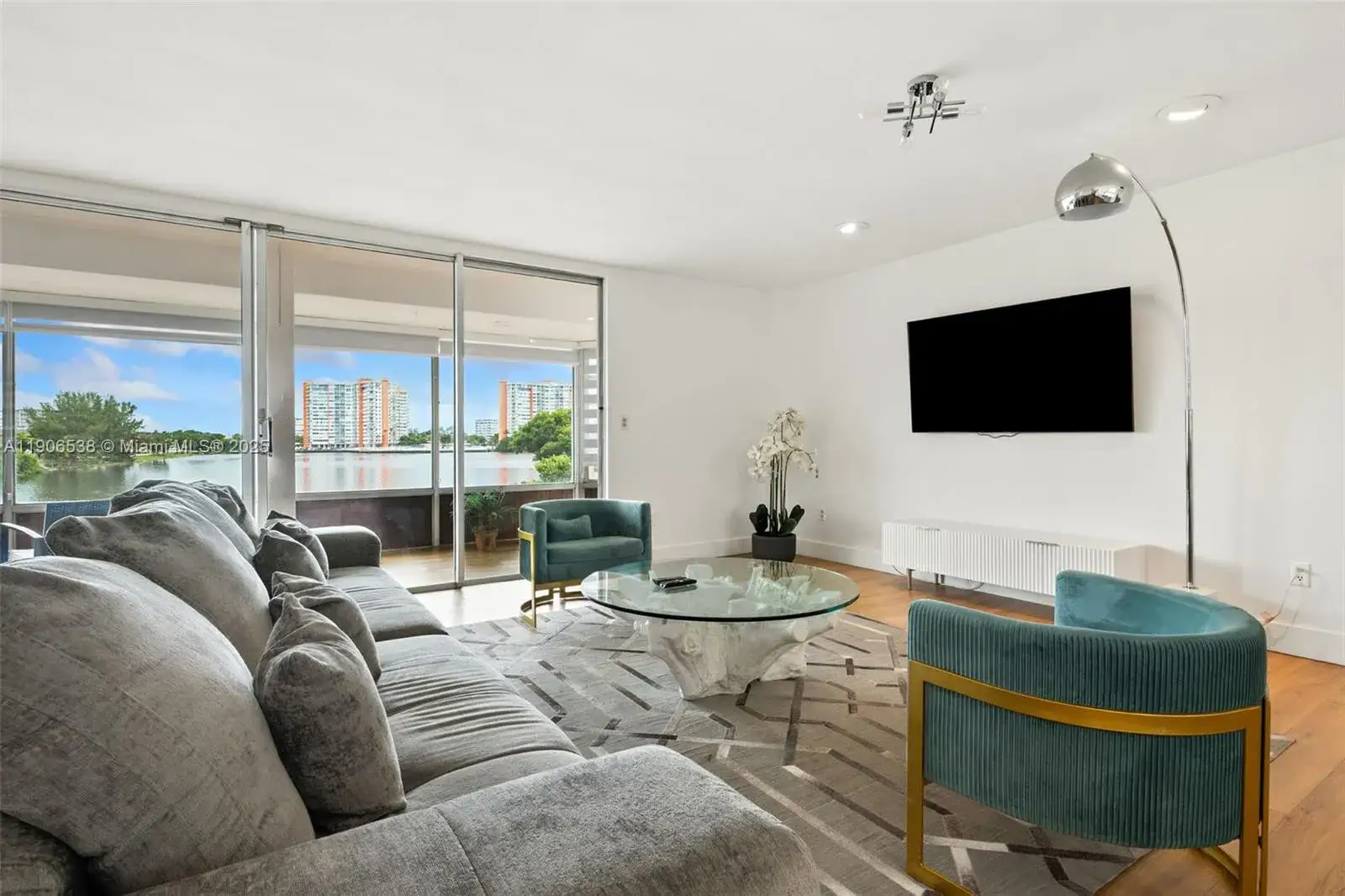 3 bedroom 3 bath Residential Lease for rent at 1350 NE 191st St # B307, Miami FL 33179
