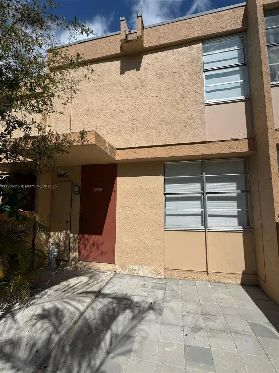 3 bedroom 1 bath Residential for sale at 6007 SW 69th St # 74, South Miami FL 33143