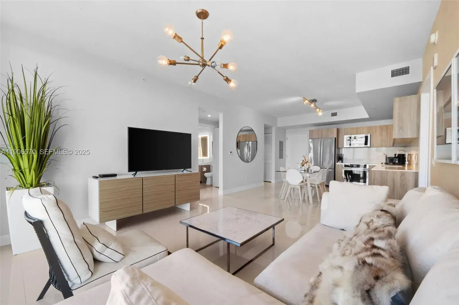 2 bedroom 2 bath Residential for sale at 2960 NE 207th St # 1003, Aventura FL 33180