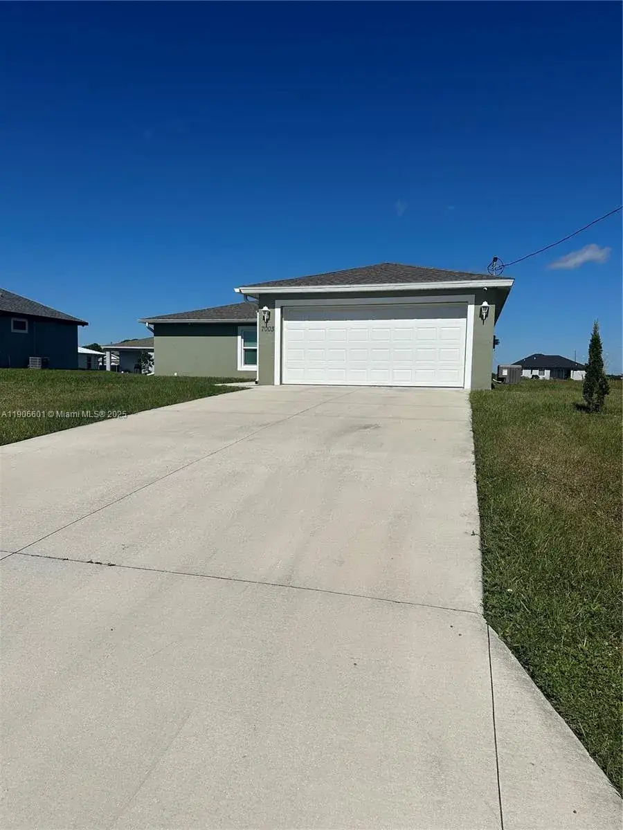 3 bedroom 2 bath Residential Lease for rent at 7003 Burma Cir, La Belle FL 33935