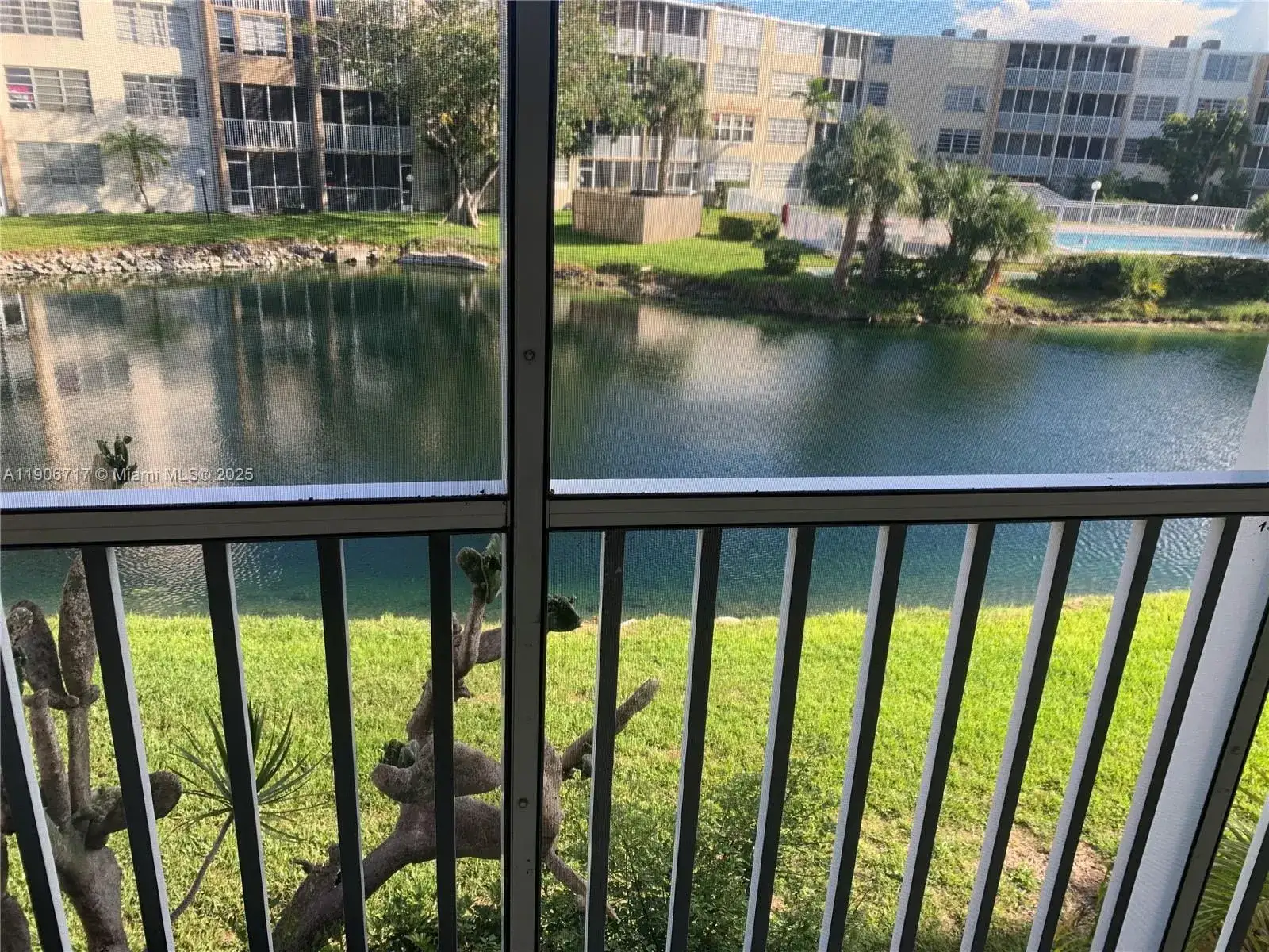 2 bedroom 1 bath Residential Lease for rent at 1700 NE 191st St # 206, Miami FL 33179