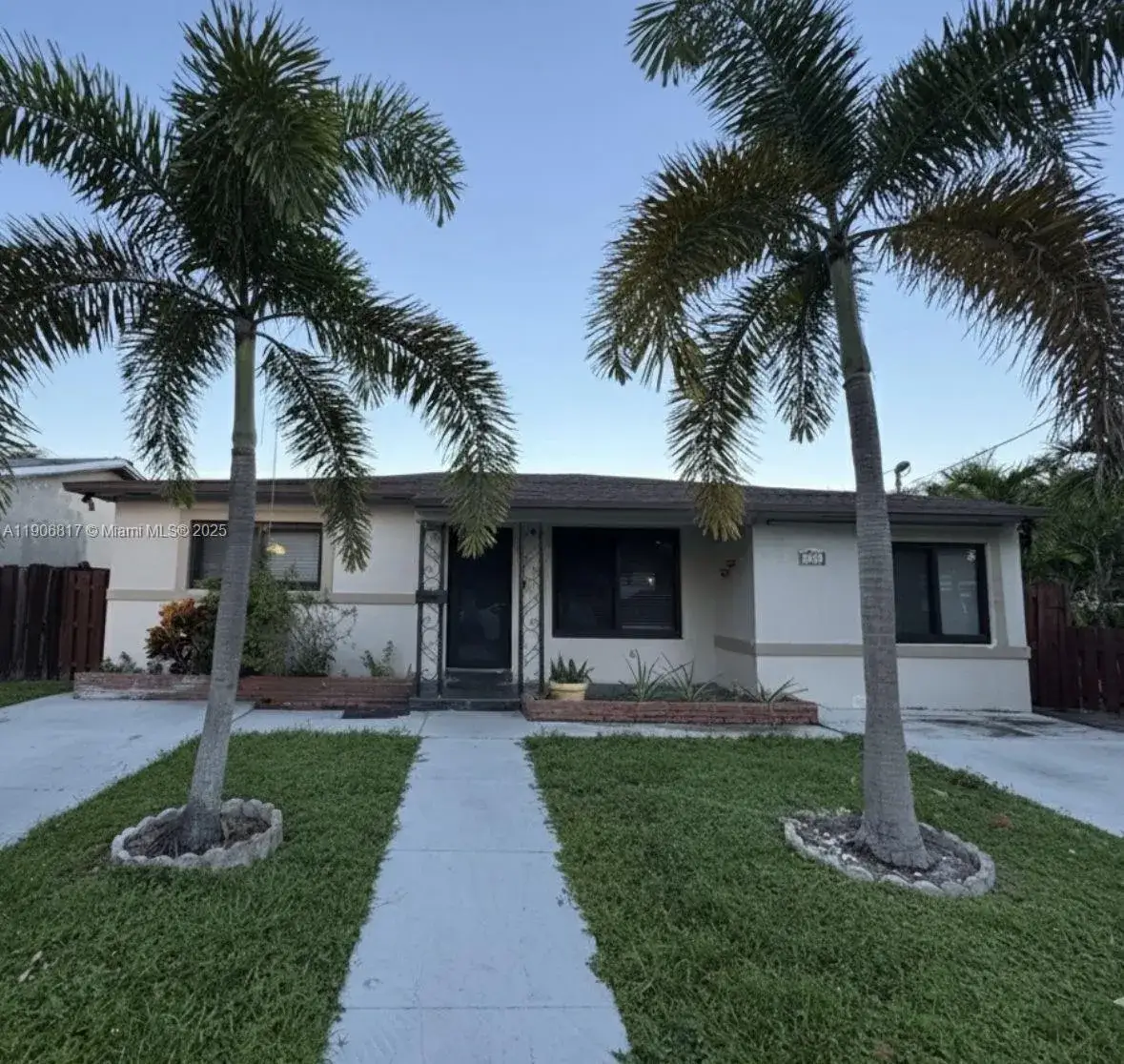 2 bedroom 1 bath Residential Lease for rent at 117 NE 2nd Ter, Hallandale Beach FL 33009