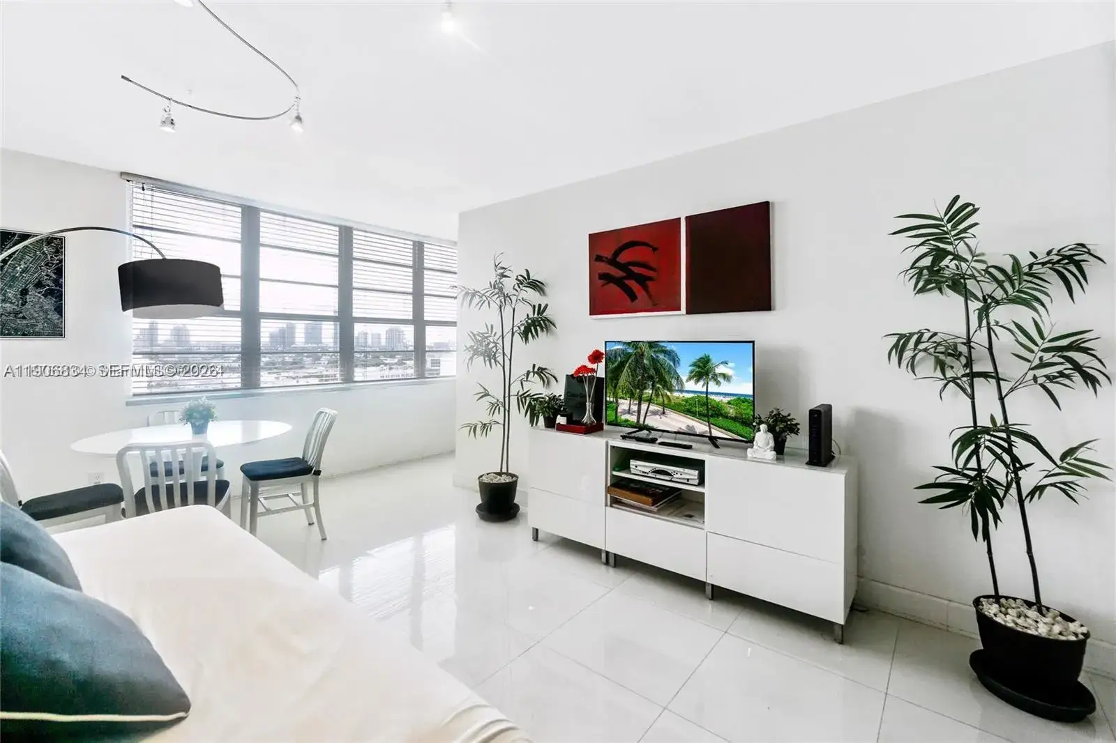 1 bedroom 1 bath Residential for sale at 100 Lincoln Rd # 1201, Miami Beach FL 33139