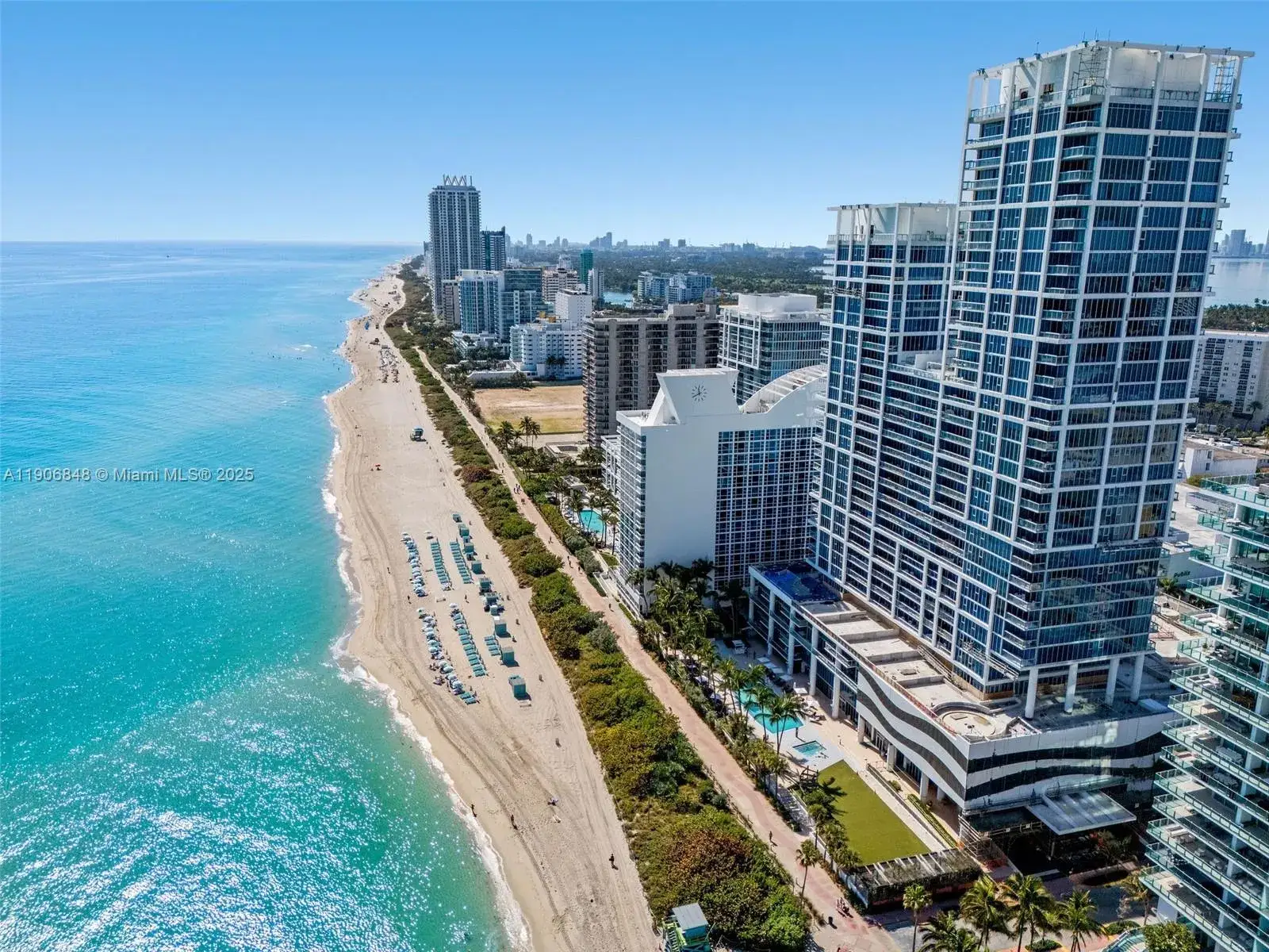 1 bedroom 1 bath Residential for sale at 6801 Collins Ave, Miami Beach FL 33141