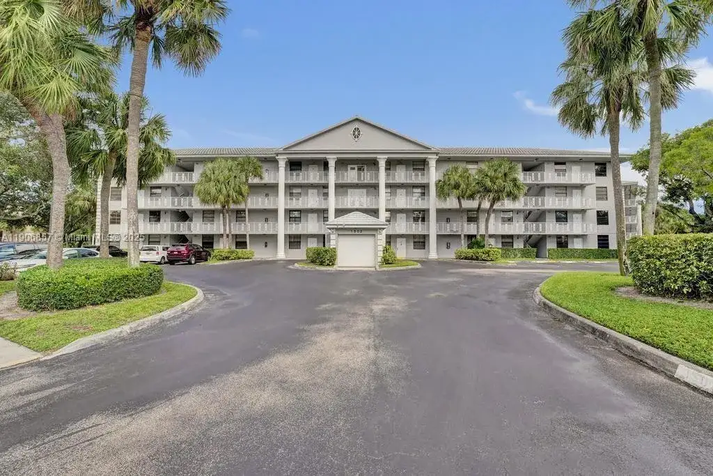 2 bedroom 2 bath Residential for sale at 1502 Whitehall Dr # 305, Davie FL 33324