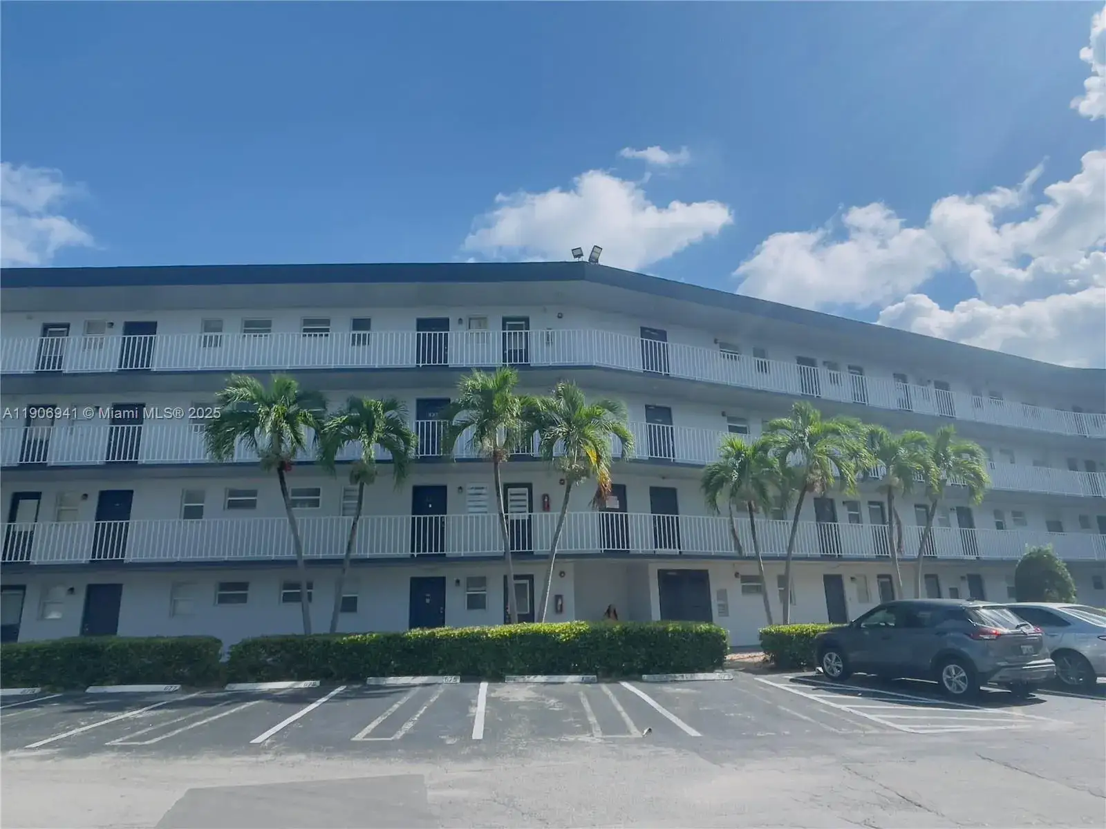1 bedroom 2 bath Residential for sale at 443 NE 195th St # 338, Miami FL 33179