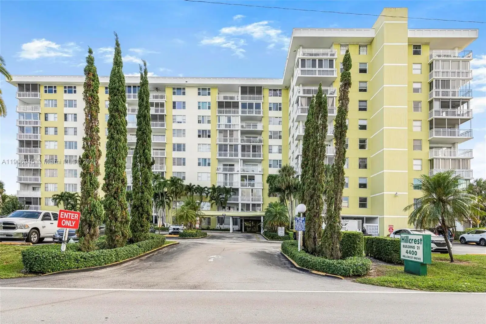 2 bedroom 2 bath Residential for sale at 4400 Hillcrest Dr # 912B, Hollywood FL 33021
