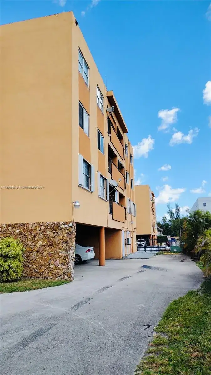 2 bedroom 1 bath Residential for sale at 295 NW 72nd Ave # 401, Miami FL 33126