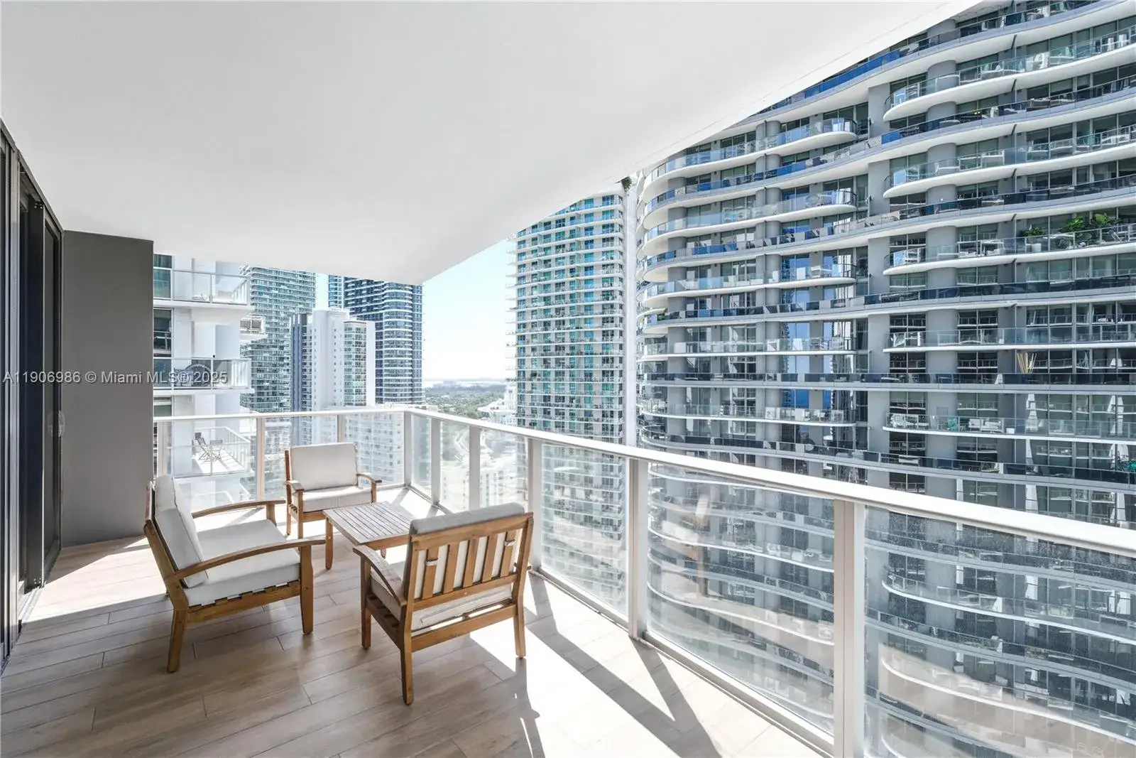 1 bedroom 2 bath Residential for sale at 1010 Brickell Ave # 3006, Miami FL 33131