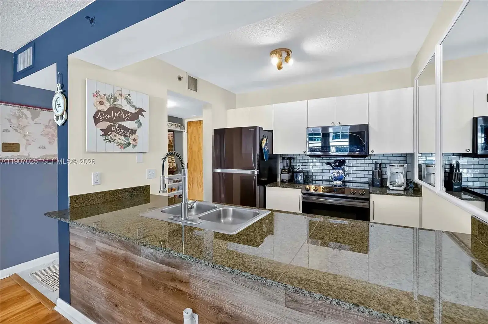 1 bedroom 1 bath Residential for sale at 1200 Brickell Bay Dr # 3914, Miami FL 33131