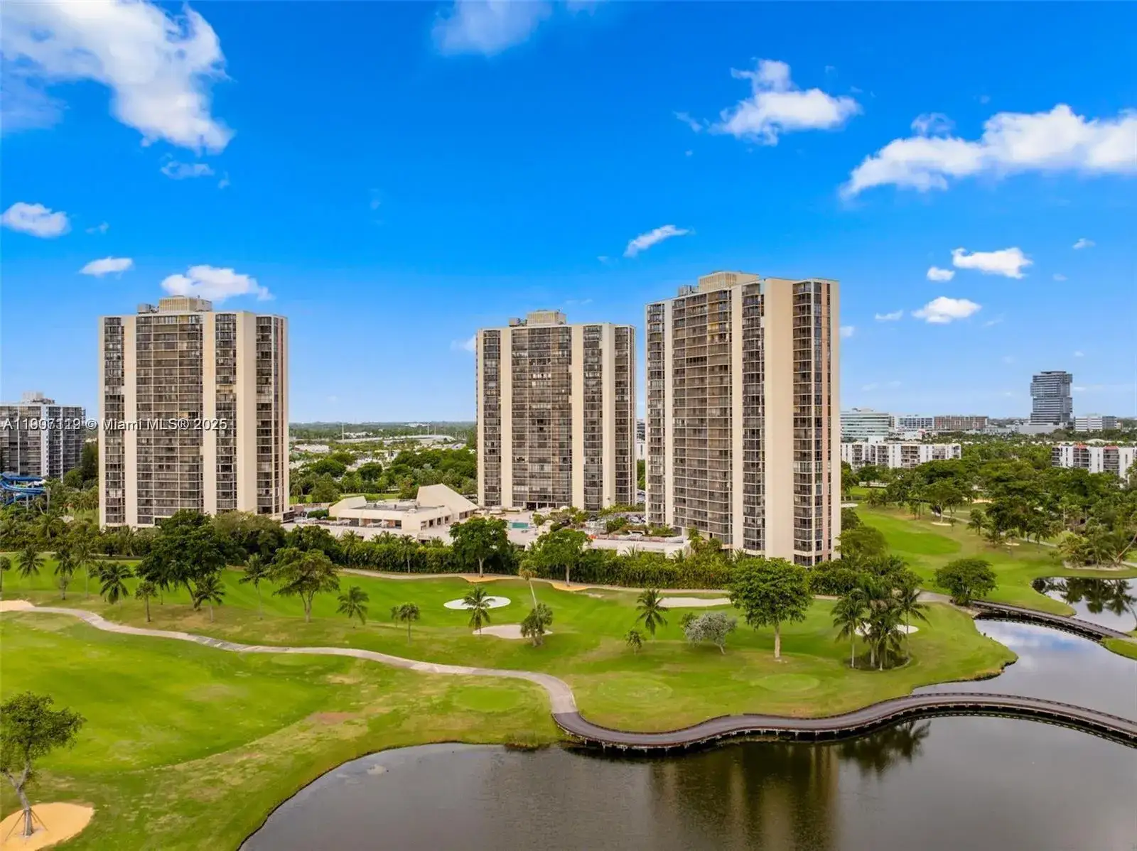 1 bedroom 1 bath Residential for sale at 20379 W Country Club Dr # 737, Aventura FL 33180