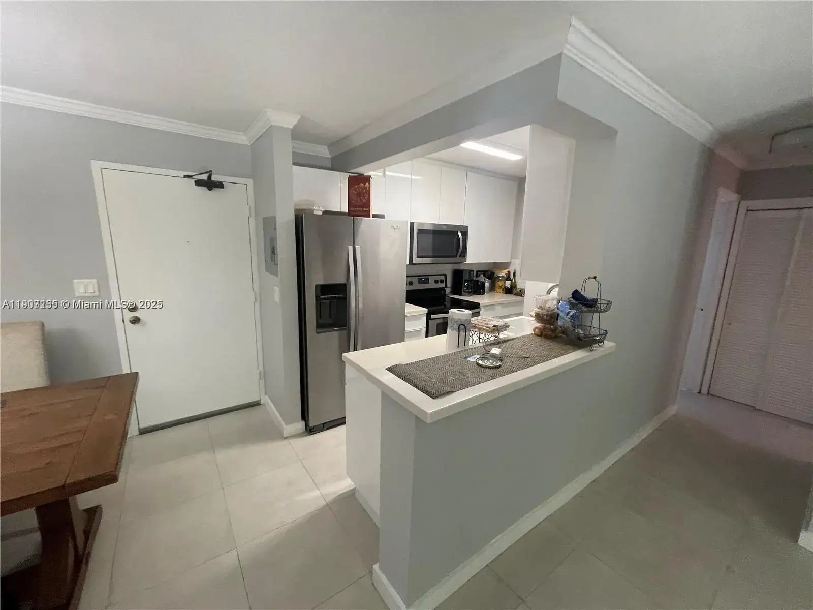 2 bedroom 2 bath Residential Lease for rent at 2201 Brickell Ave # 16, Miami FL 33129