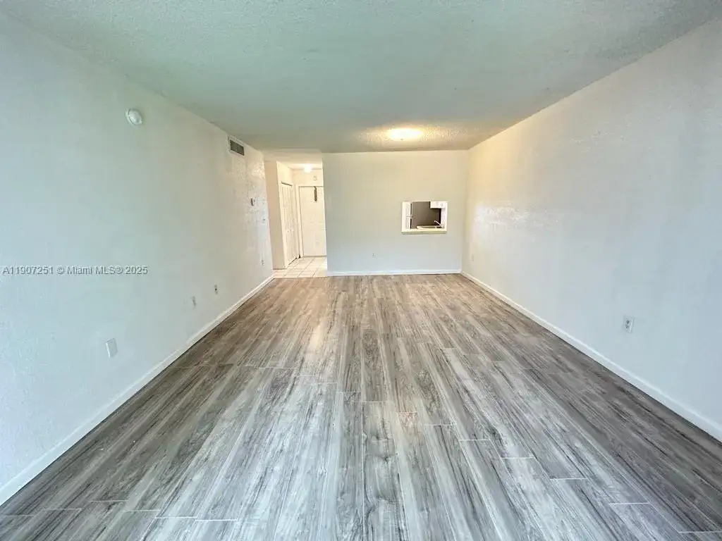 1 bedroom 1 bath Residential for sale at 505 NW 177th St # 111, Miami Gardens FL 33169