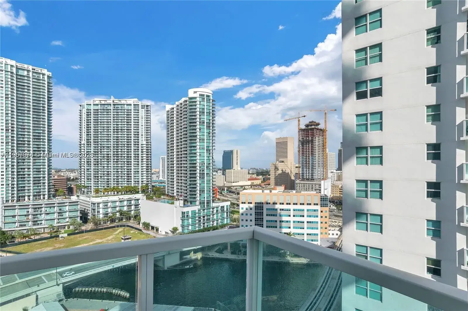 2 bedroom 2 bath Residential Lease for rent at 41 SE 5th St # 1217, Miami FL 33131